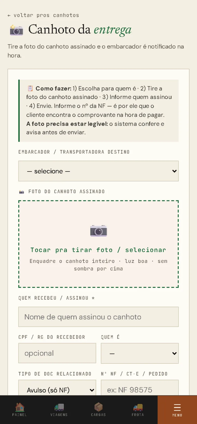 Formulário no celular: escolher a transportadora, botão grande para tirar a foto do canhoto e campos de quem recebeu