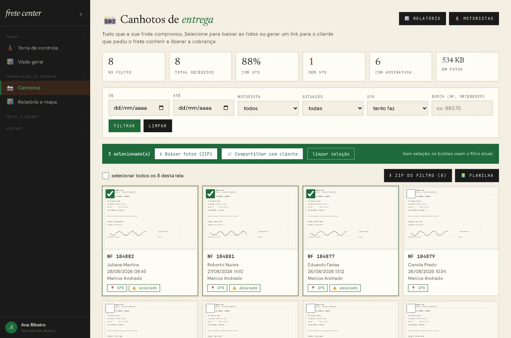 Canhotos selecionados na lista, com a barra verde mostrando as ações de baixar as fotos em ZIP ou compartilhar com o cliente